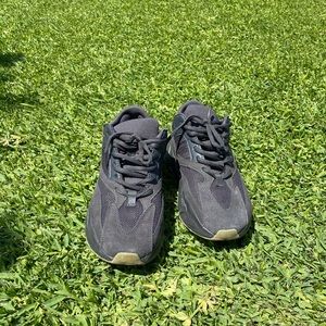 Yeezy boost 700 utility black